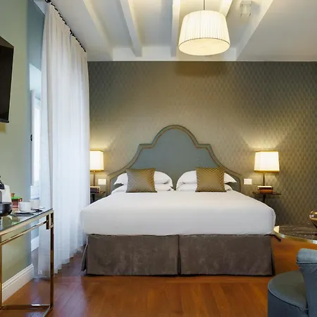 Maison Santa Croce Bed & Breakfast 4*
