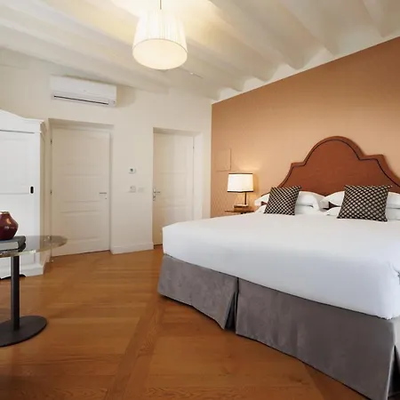 Maison Santa Croce Bed & Breakfast *